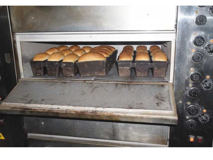 Печь хлеба электрическая. Пекарни печи 108 РМ клаваt Tok. Хлеб в печи. Печь для буханки хлеба. Пекарня пекут хлеб.